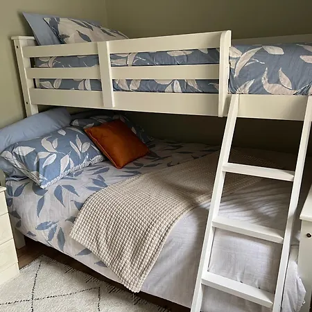 Dinnys Cottage, Free Parking, Bike Hire *