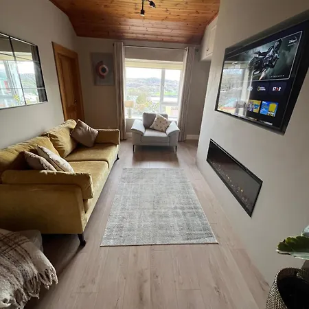 Dinnys Cottage, Free Parking, Bike Hire Vakantiehuis *