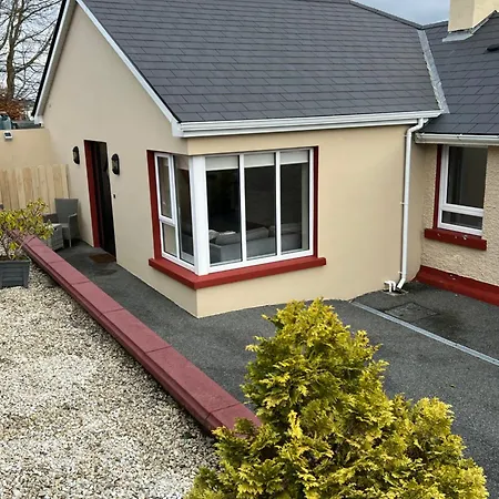 Semesterbostad Dinnys Cottage, Free Parking, Bike Hire Killybegs